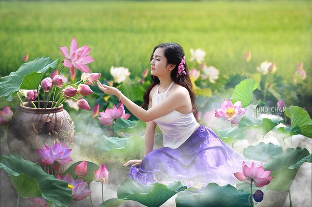 Ảnh[-]đẹp[-]thiếu[-]nữ[-]khoe[-]sắc[-]bên[-]hoa[-]sen[-]